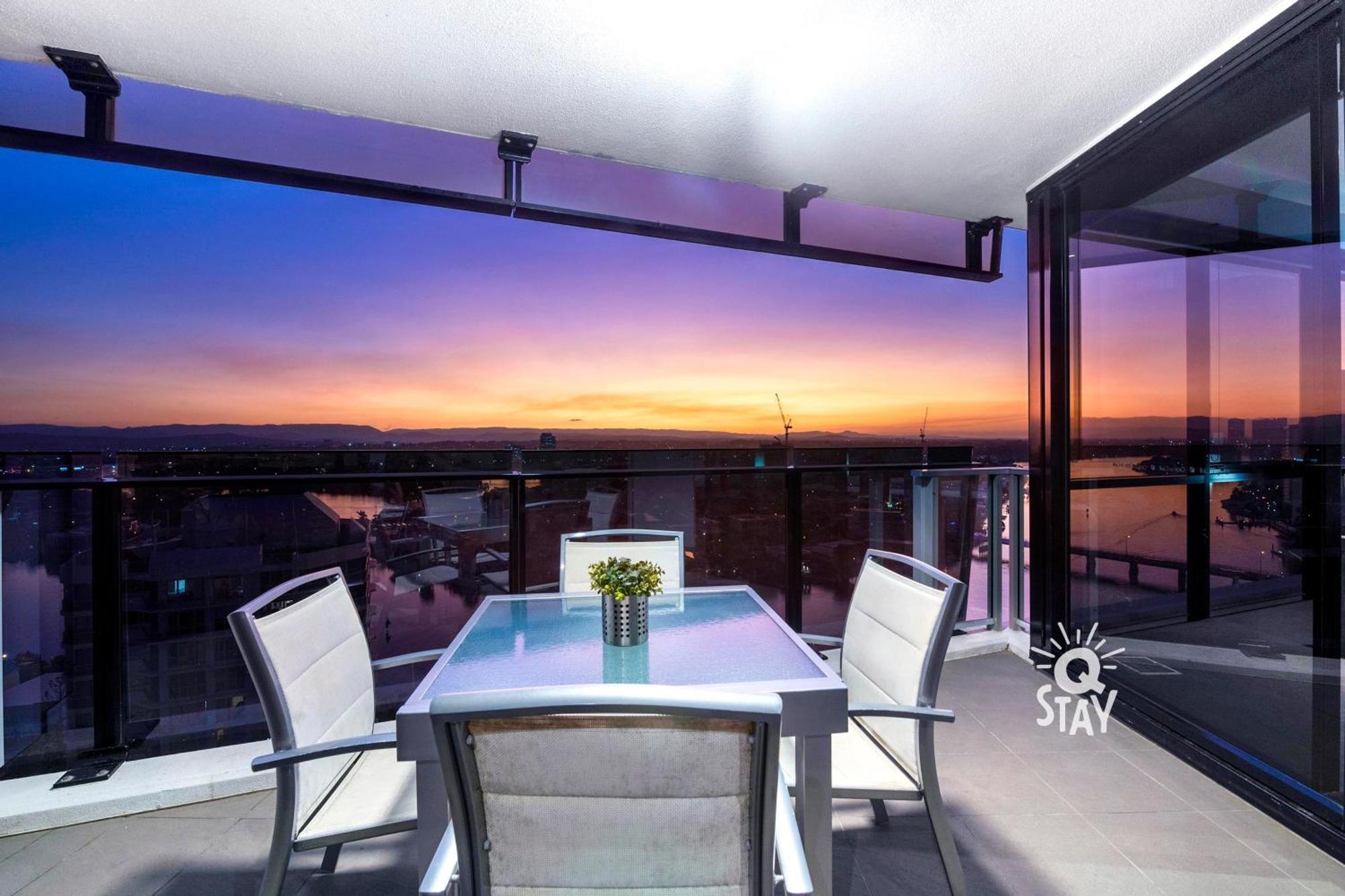 Circle On Cavill Surfers Paradise Mid Week Madness Deal - Q Stay โกลด์โคสต์ ภายนอก รูปภาพ