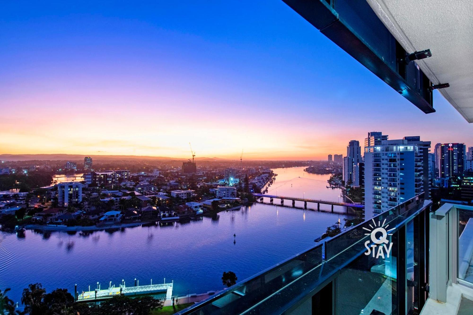 Circle On Cavill Surfers Paradise Mid Week Madness Deal - Q Stay โกลด์โคสต์ ภายนอก รูปภาพ